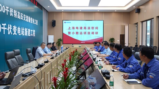 座谈会.jpg