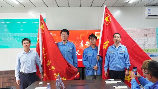 授旗_副本.jpg